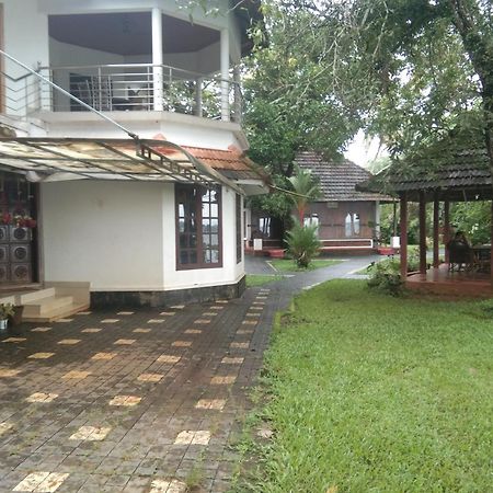 Lovedale Lakeside Homestay Alappuzha Екстер'єр фото