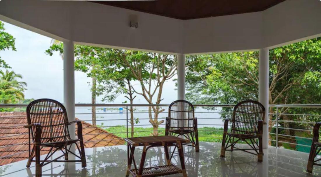 Lovedale Lakeside Homestay Alappuzha Екстер'єр фото