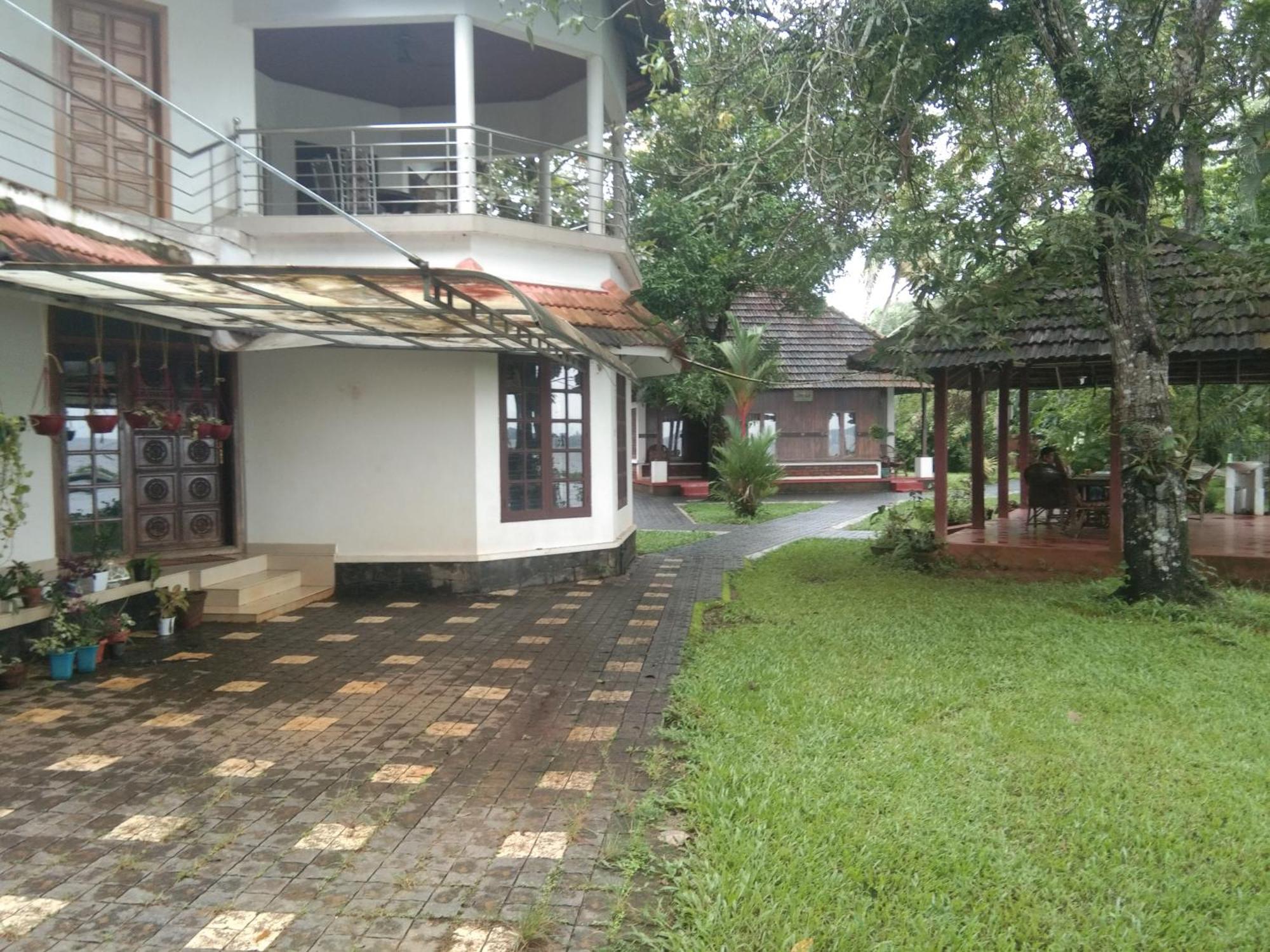 Lovedale Lakeside Homestay Alappuzha Екстер'єр фото