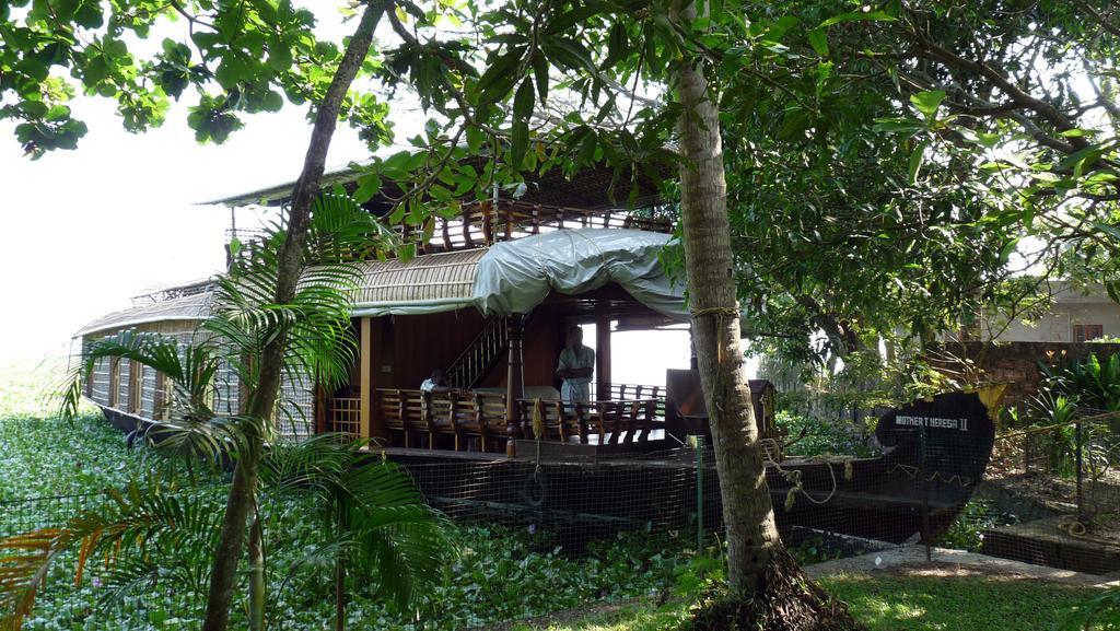 Lovedale Lakeside Homestay Alappuzha Екстер'єр фото